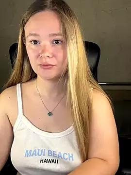 CaramelleSugar_ from StripChat is Freechat