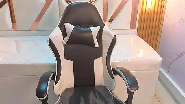 Unleash your urge for fetish cams livestreamers with our pick of steaming hot models, versed in the art of seduction and indulgence.