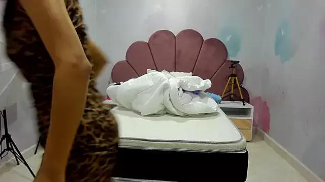 Unleash your urge for fetish cams livestreamers with our pick of steaming hot models, versed in the art of seduction and indulgence.