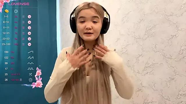 CarolannSide from StripChat is Freechat