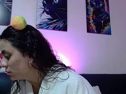 Unleash your urge for fetish cams livestreamers with our pick of steaming hot models, versed in the art of seduction and indulgence.