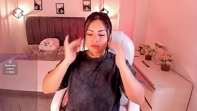 Unleash your urge for fetish cams livestreamers with our pick of steaming hot models, versed in the art of seduction and indulgence.