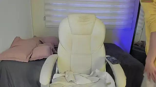 Unleash your urge for fetish cams livestreamers with our pick of steaming hot models, versed in the art of seduction and indulgence.