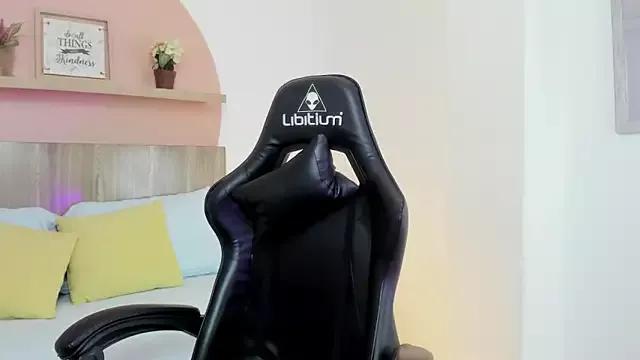 Unleash your urge for fetish cams livestreamers with our pick of steaming hot models, versed in the art of seduction and indulgence.
