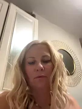 Cherry_Vogue from StripChat is Freechat