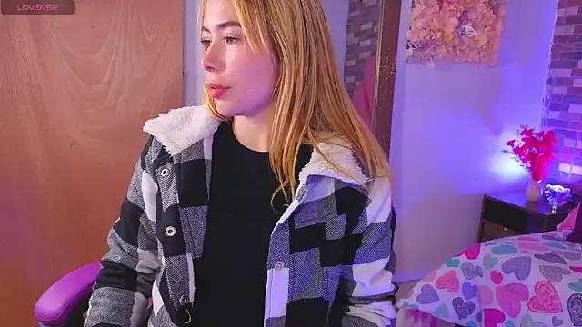 CherryDiamon from StripChat is Freechat