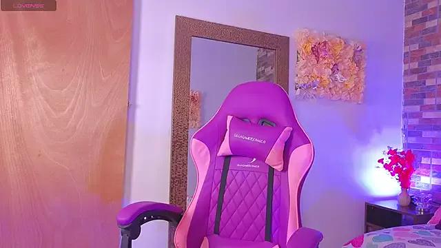 Unleash your urge for fetish cams livestreamers with our pick of steaming hot models, versed in the art of seduction and indulgence.