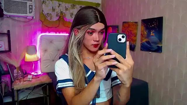 chloehotcummerxx from StripChat is Freechat