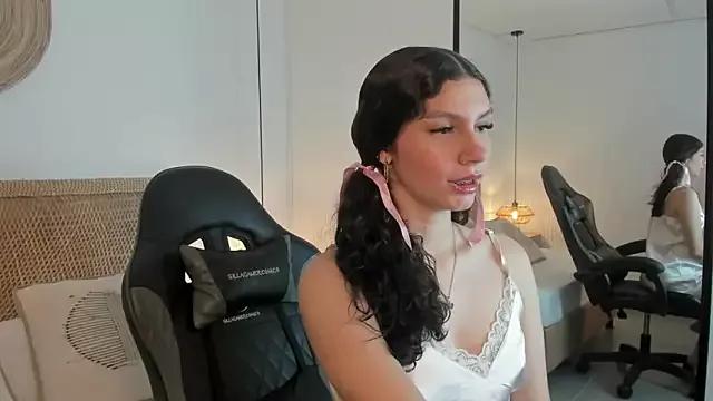 cloee20_ from StripChat is Freechat