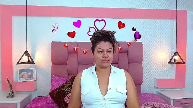 CloeStron from StripChat is Freechat