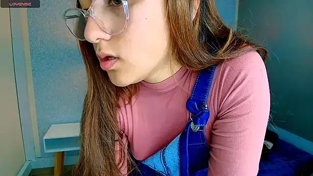 Connie_Jones_ from StripChat is Freechat