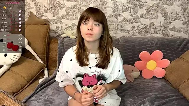 CoralinaEastoy from StripChat is Freechat