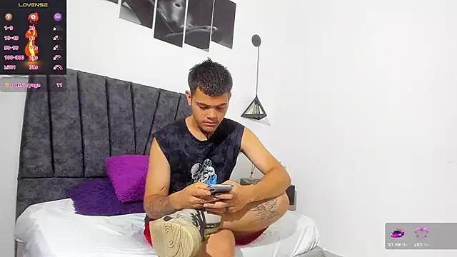 Couple_gay_kinky from StripChat is Freechat