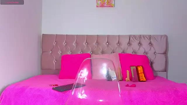 Unleash your urge for fetish cams livestreamers with our pick of steaming hot models, versed in the art of seduction and indulgence.