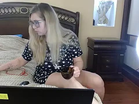 Photos of Crystal00Girl from StripChat is Freechat