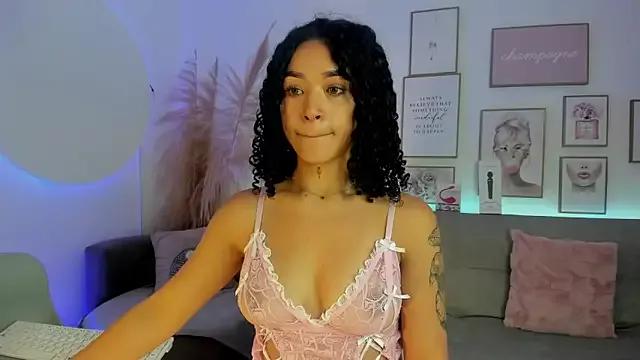 Crystal_Dluna from StripChat is Freechat