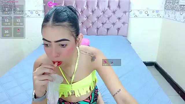 Crystal_Walls from StripChat is Freechat
