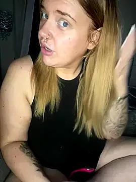 CurvyGirlMyla from StripChat is Freechat