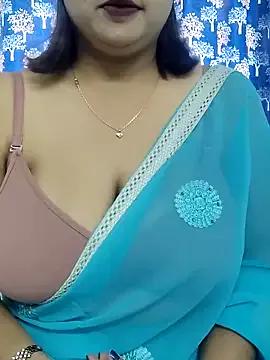 Cute-rossy from StripChat is Freechat