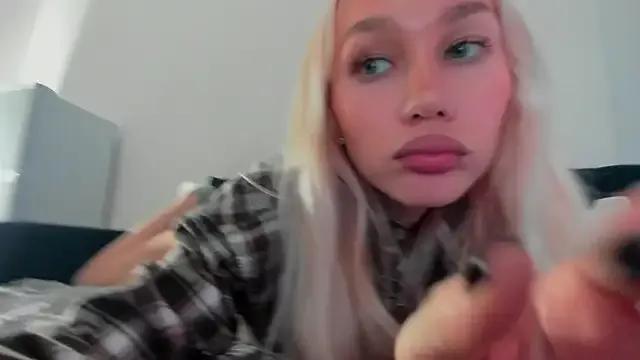 cuteleraay from StripChat is Freechat