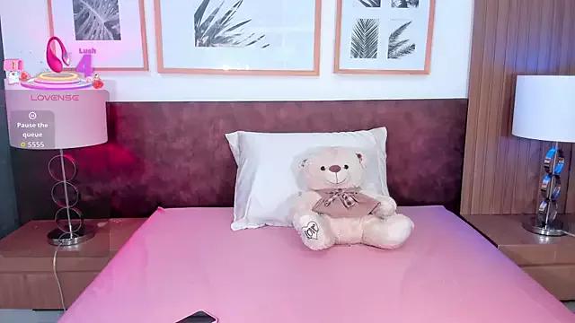 Unleash your urge for fetish cams livestreamers with our pick of steaming hot models, versed in the art of seduction and indulgence.