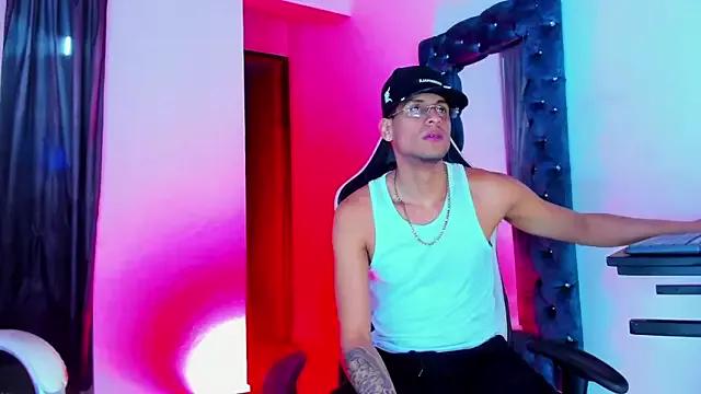 daddys_insanee from StripChat is Freechat