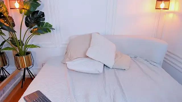 Unleash your urge for fetish cams livestreamers with our pick of steaming hot models, versed in the art of seduction and indulgence.