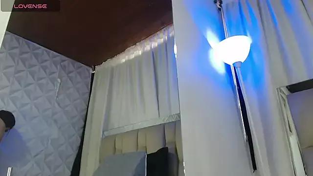dafne_queenn from StripChat is Freechat