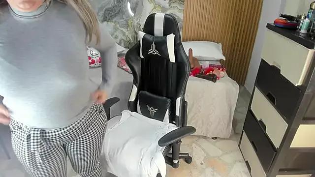 Unleash your urge for fetish cams livestreamers with our pick of steaming hot models, versed in the art of seduction and indulgence.