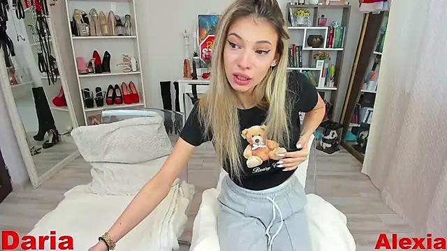 Unleash your urge for fetish cams livestreamers with our pick of steaming hot models, versed in the art of seduction and indulgence.
