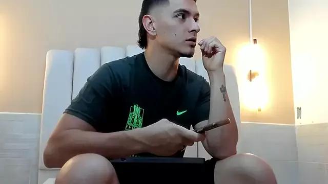 DAVID_VICTORIAA from StripChat is Freechat