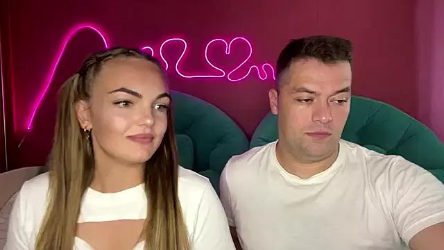 deeplookscouple from StripChat is Freechat