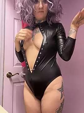 Unleash your urge for fetish cams livestreamers with our pick of steaming hot models, versed in the art of seduction and indulgence.