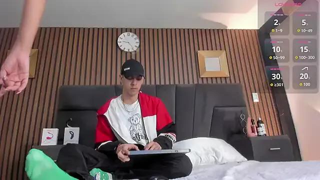 Unleash your urge for fetish cams livestreamers with our pick of steaming hot models, versed in the art of seduction and indulgence.