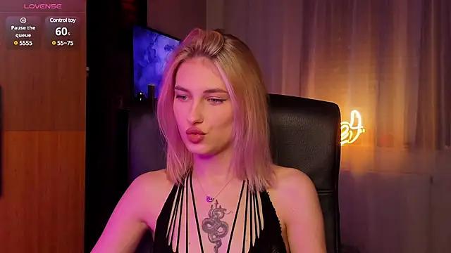 Unleash your urge for fetish cams livestreamers with our pick of steaming hot models, versed in the art of seduction and indulgence.