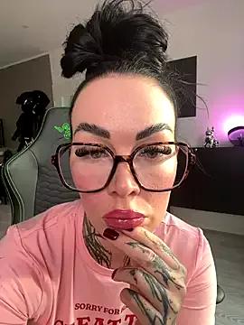 Unleash your urge for fetish cams livestreamers with our pick of steaming hot models, versed in the art of seduction and indulgence.