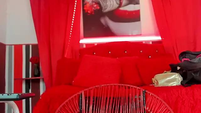 dirtyplayluna from StripChat is Freechat