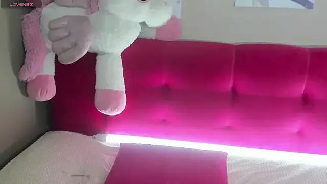 DollyLovess from StripChat is Freechat
