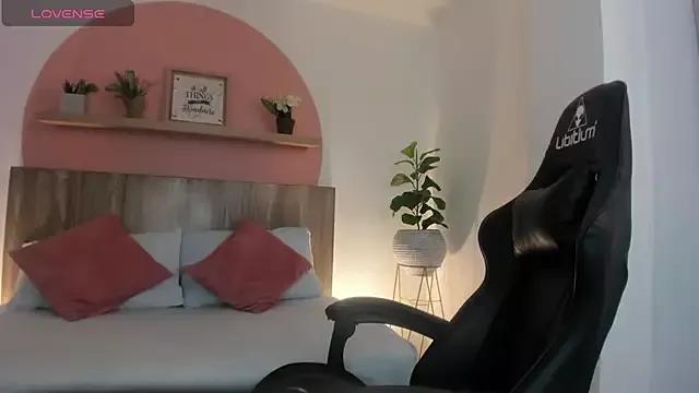 dominique25_ from StripChat is Freechat