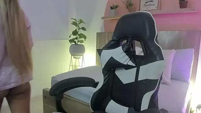 Unleash your urge for fetish cams livestreamers with our pick of steaming hot models, versed in the art of seduction and indulgence.