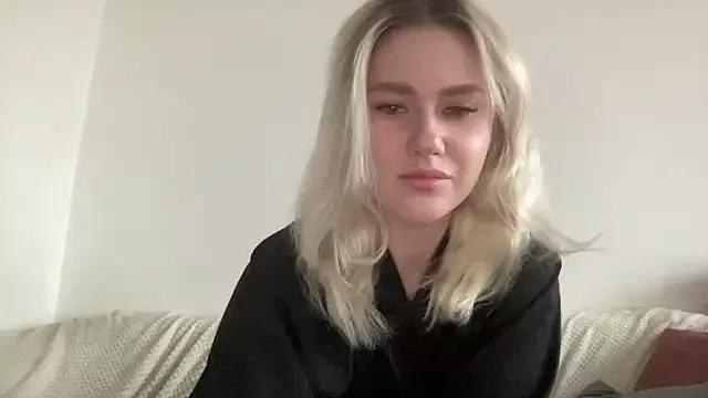 ElaraLuxxxe from StripChat is Freechat