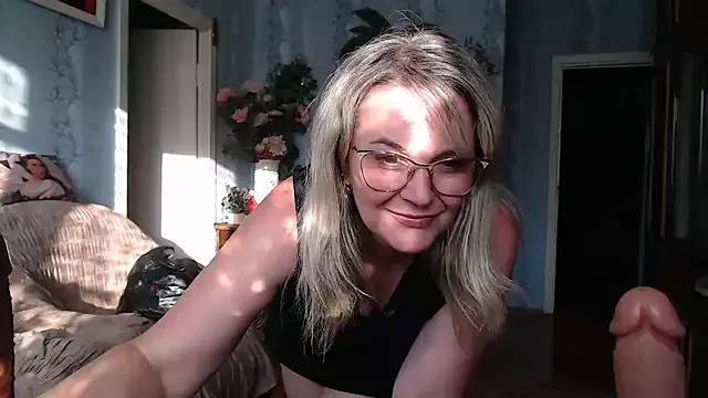 EleanoraDream from StripChat is Freechat