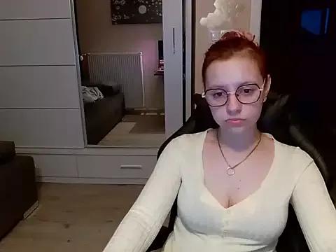 ElianaGold from StripChat is Freechat