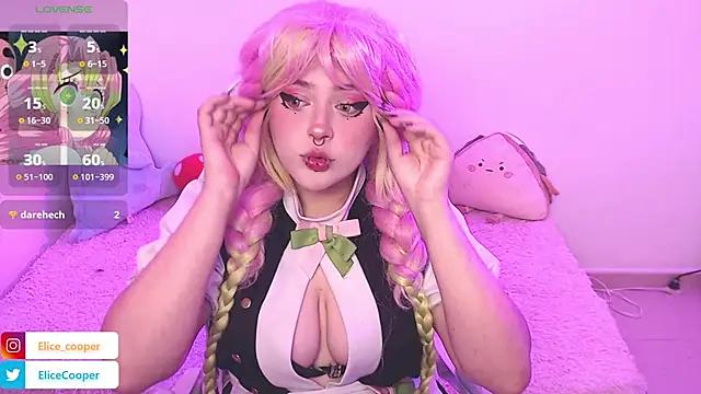 Unleash your urge for fetish cams livestreamers with our pick of steaming hot models, versed in the art of seduction and indulgence.