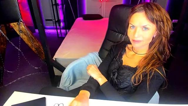 Unleash your urge for fetish cams livestreamers with our pick of steaming hot models, versed in the art of seduction and indulgence.
