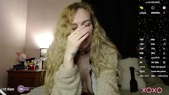 EllieeRose from StripChat is Freechat