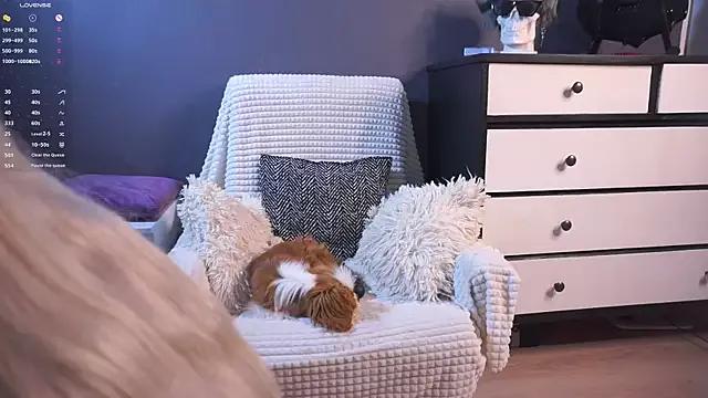 Elliss_moon from StripChat is Freechat
