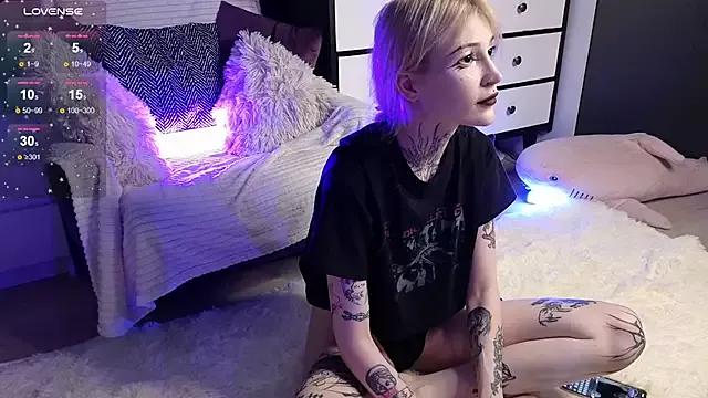 Elliss_moon from StripChat is Freechat