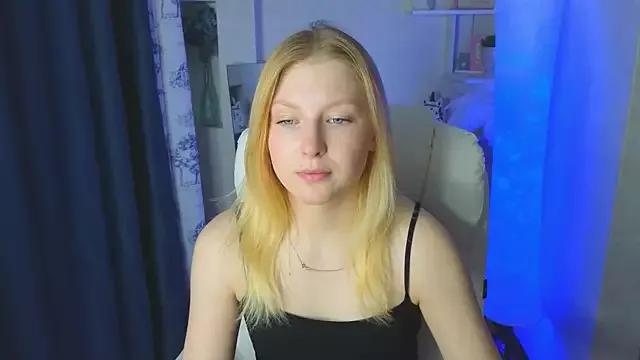 Elly_rosss from StripChat is Freechat