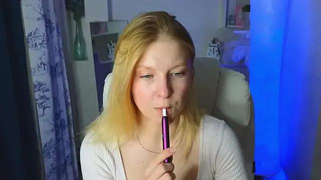 Elly_rosss from StripChat is Freechat